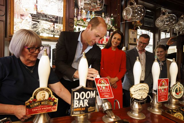 William, Kate, Pub, Krönung