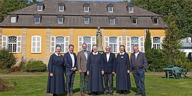Haus Maria Rast, Hotel Maria Rast, Kloster Steinfeld, Familie Scheidtweiler, Euskirchen-Kreuzweingarten, Seminarhotel, Schönstätter Marienschwestern, Erbbaurechtsvertrag, Eifel-Klosterfamilie