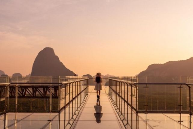 Beyond Skywalk Nangshi Hotel