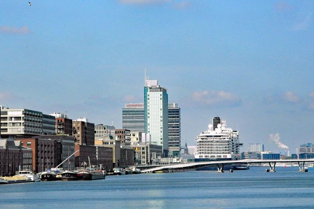 Amsterdam, Kreuzfahrtschiffe 