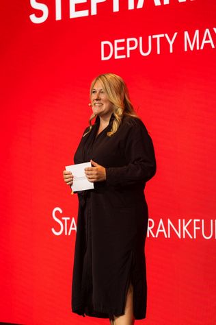 Michelin Guide Deutschland 2026, Michelin Sterne 2026, Michelin Verleihung, Michelin Preisverleihung, Michelin Gala, Sternerestaurants Deutschland, Michelin Sterne Restaurants, Drei Sterne Restaurant, Zwei Sterne Restaurant, Ein Stern Restaurant, Gastronomie Deutschland, Spitzenküche, Fine Dining, Gourmetrestaurants, Sternekoch, Sterneküche, Michelin Guide, Restaurantführer, Gastronomie Awards, Bildergalerie Michelin, Michelin Gewinner 2026, Restaurant Auszeichnungen, deutsche Spitzengastronomie, L.A. Jordan Deidesheim, Michelin Deutschland, Gourmetküche Deutschland, Michelin Sternevergabe,