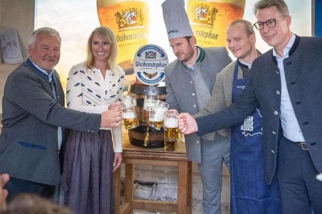 Weihenstephaner am Platzl, Wirtsfamilie Zinner, Bayerische Staatsbrauerei Weihenstephan, Gastronomie München, bayerische Küche, Südtiroler Stuben, Alfons Schuhbeck, Taufkirchen, Markus Blume, Josef Schrädler