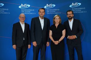 Bundesverband der Systemgastronomie, BdS, Systemgastronomie, Mitgliederversammlung 2026, SystemGastroConnect, Bürokratieabbau, Investitionen Gastronomie, Arbeitsplätze Gastronomie, Arbeitszeitgesetz, Fachkräftemangel, Mindestlohnkommission, Circana, Matthias Kutzer, Markus Suchert, Berlin
