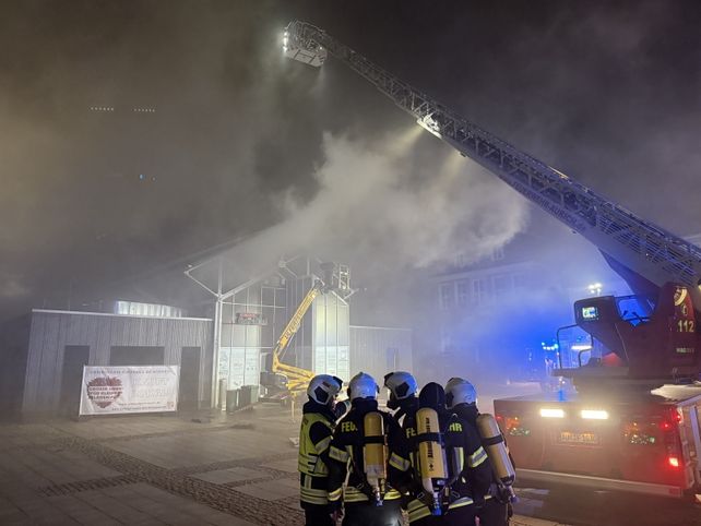 Café Extrablatt, Aurich, Gastronomiebrand, Küchenbrand, Hotellerie, Gastronomie, Tageskarte.io, Aurich, Feuerwehr, Sachschaden, Brandschutz, Brandbekämpfung
