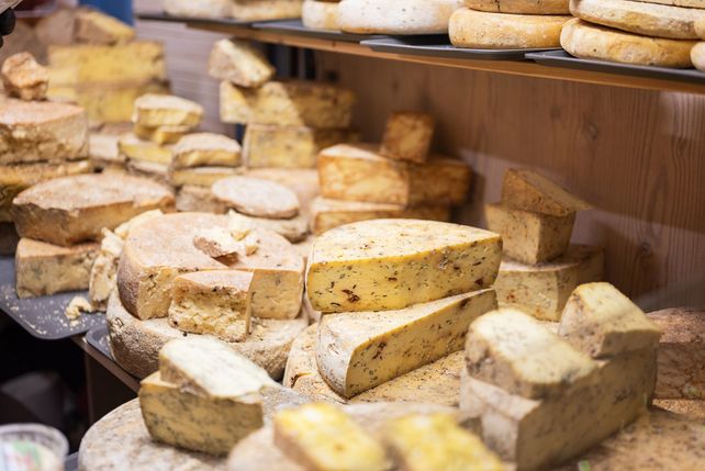 Frankreich Käse Dürre, Comté, Beaufort, Abondance, Käseherstellung Frankreich, geschützte Ursprungsbezeichnung, französischer Käse, Trockenheit Frankreich, Käseproduktion, Käsebauern Frankreich, Herkunftsregeln Käse, Dürre Landwirtschaft Frankreich, Rohmilchkäse, französische Käsesorten, Futterregeln