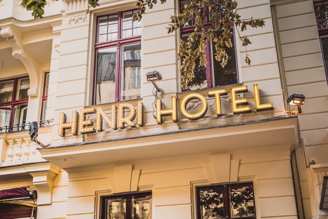 Henri Hotels