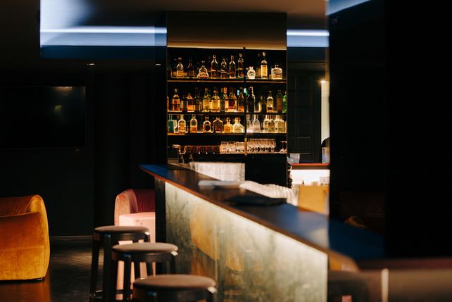 Estrel Berlin, Hotel, New York Bar