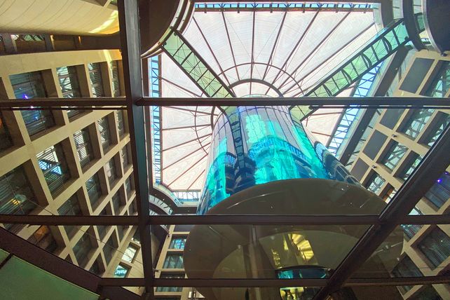 Aquarium, Aquadom. Radisson-Hotel