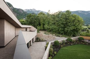 Stroblhof, Rittstein Homes, Eppan, Südtirol, Apartments, Hotelerweiterung, Asaggio, Architektur, Porphyr, Wärmepumpe, Photovoltaik, Nicolussi-Leck, Tourismus, Hotel, Gleifkirche