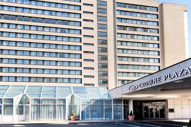 Crowne Plaza Frankfurt, Crowne Plaza Frankfurt Schließung, Hotel Frankfurt Niederrad, Brandschutz Hotel, Novum Hospitality, NGG, Betriebsrat Crowne Plaza, Hotelschließung Frankfurt, Lyoner Straße Frankfurt