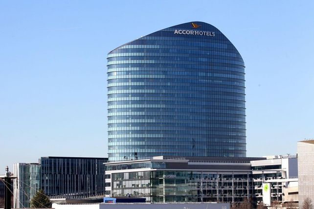 Accor, Quartalsergebnisse, 2025, EBITDA, Prognose, RevPAR, Deutschland, Hotelkonzern, Ennismore, Börsengang, Aktienrückkauf, Hotellerie, Gastronomie, Management & Franchise, Premium, Midscale, Economy, Luxury & Lifestyle, Net Unit Growth, Sébastien Bazin