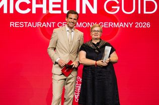 Michelin Guide Deutschland 2026, Michelin Sterne 2026, Michelin Verleihung, Michelin Preisverleihung, Michelin Gala, Sternerestaurants Deutschland, Michelin Sterne Restaurants, Drei Sterne Restaurant, Zwei Sterne Restaurant, Ein Stern Restaurant, Gastronomie Deutschland, Spitzenküche, Fine Dining, Gourmetrestaurants, Sternekoch, Sterneküche, Michelin Guide, Restaurantführer, Gastronomie Awards, Bildergalerie Michelin, Michelin Gewinner 2026, Restaurant Auszeichnungen, deutsche Spitzengastronomie, L.A. Jordan Deidesheim, Michelin Deutschland, Gourmetküche Deutschland, Michelin Sternevergabe,