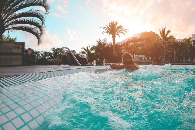 McDonald’s Deutschland, Expedia, Bonusprogramm, Treuepunkte, Systemgastronomie, Reiserabatt, Hotelbuchung, Kundenbindung, App-Partnerschaft, Digitalisierung