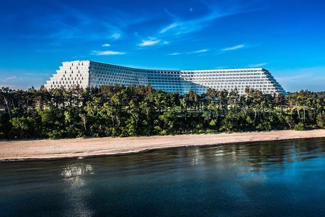 SEO-Keywords: Hotel Gołębiewski, Pobierowo, Polen, Hotellerie, Gastronomie, Eröffnung, Ostsee, Tadeusz Gołębiewski, Hotelprojekt, Tourismus