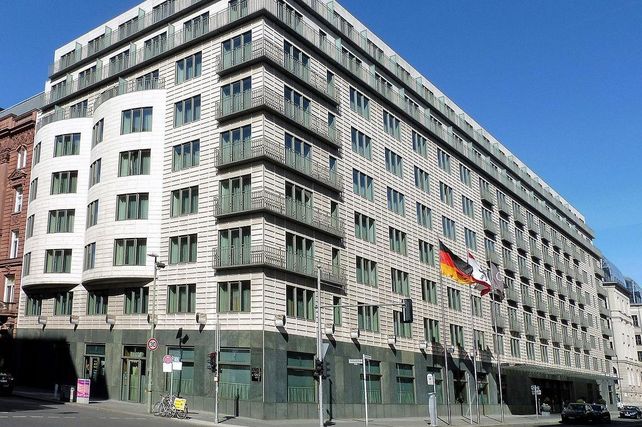 Regent Hotel, Berlin, Aus, Schließt