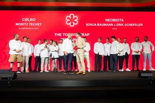 Michelin Guide Deutschland 2026, Michelin Sterne 2026, Michelin Verleihung, Michelin Preisverleihung, Michelin Gala, Sternerestaurants Deutschland, Michelin Sterne Restaurants, Drei Sterne Restaurant, Zwei Sterne Restaurant, Ein Stern Restaurant, Gastronomie Deutschland, Spitzenküche, Fine Dining, Gourmetrestaurants, Sternekoch, Sterneküche, Michelin Guide, Restaurantführer, Gastronomie Awards, Bildergalerie Michelin, Michelin Gewinner 2026, Restaurant Auszeichnungen, deutsche Spitzengastronomie, L.A. Jordan Deidesheim, Michelin Deutschland, Gourmetküche Deutschland, Michelin Sternevergabe,