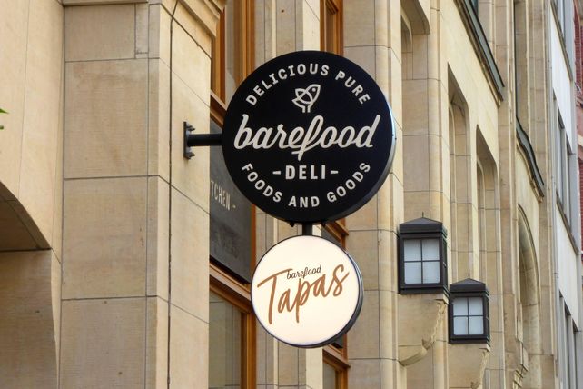 Barefood Deli, Til Schweiger