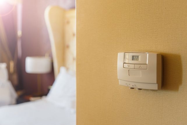 Hotellerie, Betriebskosten, Nebenkostenabrechnung, Hotels, Gewerbemiete, Betriebskostenabrechnung Hotel, Mineko, Nebenkostenprüfung, Gewerbeimmobilien, Hotelbetriebskosten, Widerspruchsfrist, Betriebskosten 2025, Hotelmanagement, Mietrecht Hotellerie, Kostenkontrolle Hotel