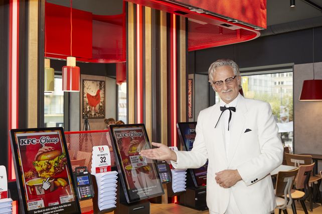 KFC, Core-Plus-Store, Frankfurt, Zeil, Table Service, Systemgastronomie, AM Group, Self-Order-Kioske, Franchisepartner, Hähnchenfleisch