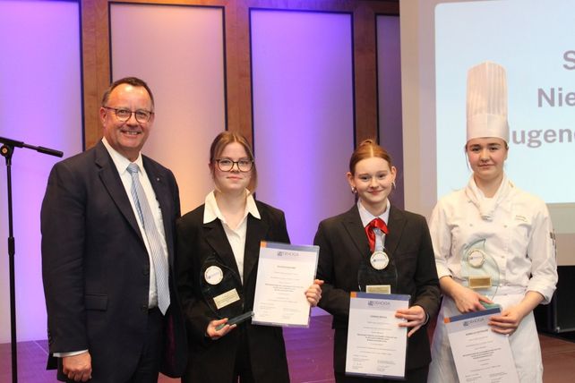 Jugendmeisterschaften Gastgewerbe Niedersachsen, DEHOGA Niedersachsen, Nachwuchs Hotellerie Gastronomie, Landesmeister Gastgewerbe Niedersachsen, Ausbildung Hotelfachleute, Wettbewerb Köche Niedersachsen, Berufsbildende Schulen Göttingen, Deutsche Jugendmeisterschaften Gastgewerbe