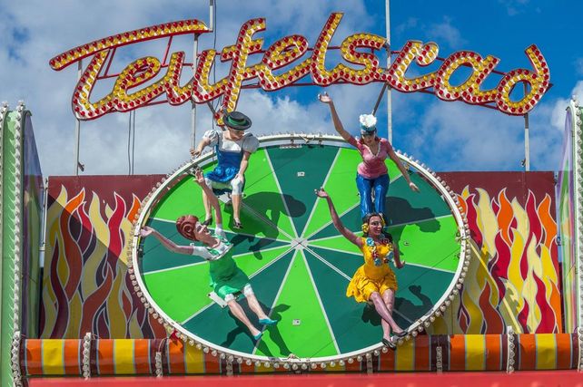 Oktoberfest, Wiesn, Schausteller, Wiesn-Streit, Schaustellerverband, Wiesn-Rundgang, Teufelsrad, München, Bundesverband Schausteller und Marktkaufleute, Zensur, Zensurmaßnahmen, Zwangspinselei, Frauenfiguren, rassistische Stereotype, sexistische Stereotype, Dominik Krause, Christian Scharpf, Oktoberfest München 2026