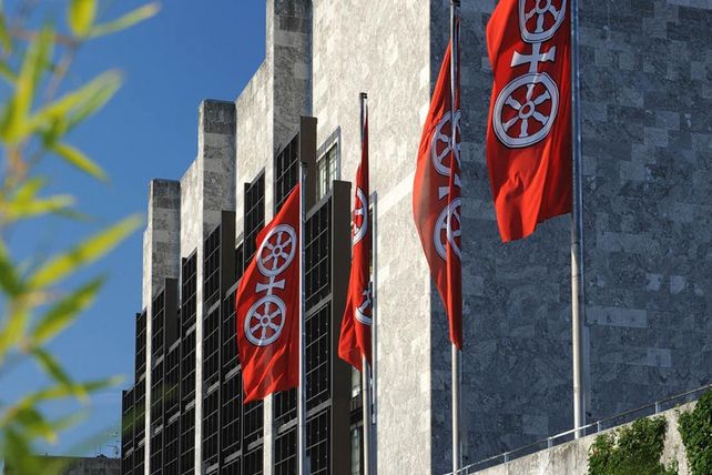 Mainz, Bettensteuer, Hotelsteuer, Gästebeitrag, DEHOGA, Mainzer Stadtrat, Hotelbranche Mainz, Übernachtungssteuer, Daniel Köbler, Gereon Haumann