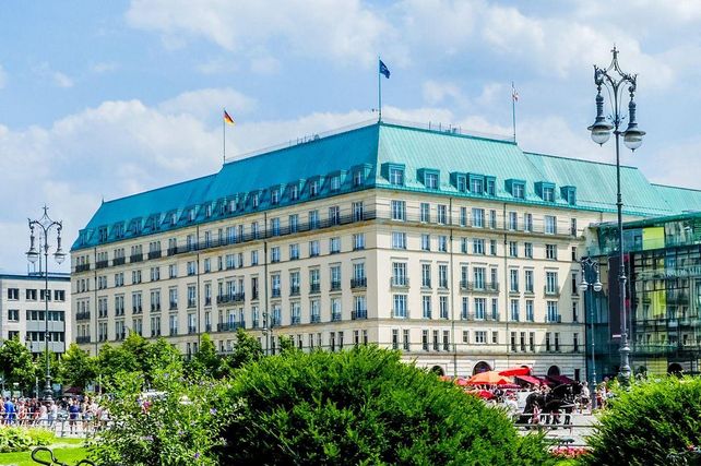 Hotel Adlon Verkauf 