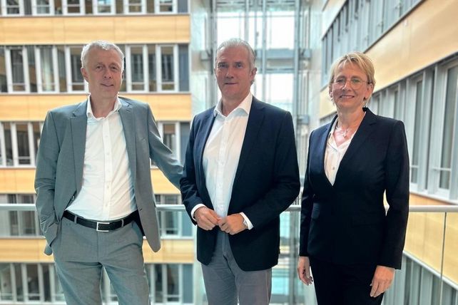 Caterer, DEHOGA, Mehrwertsteuer 7 Prozent, Parlamentarischer Abend, Jörg Rutschke, Vorstandswahl, Außer-Haus-Markt, Tierhaltungskennzeichnung, Bürokratieabbau, Gemeinschaftsgastronomie, Flexibilität Arbeitszeit, Kernforderungen, Daseinsvorsorge.