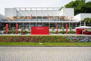 Michelin Guide Deutschland 2026, Michelin Sterne 2026, Michelin Verleihung, Michelin Preisverleihung, Michelin Gala, Sternerestaurants Deutschland, Michelin Sterne Restaurants, Drei Sterne Restaurant, Zwei Sterne Restaurant, Ein Stern Restaurant, Gastronomie Deutschland, Spitzenküche, Fine Dining, Gourmetrestaurants, Sternekoch, Sterneküche, Michelin Guide, Restaurantführer, Gastronomie Awards, Bildergalerie Michelin, Michelin Gewinner 2026, Restaurant Auszeichnungen, deutsche Spitzengastronomie, L.A. Jordan Deidesheim, Michelin Deutschland, Gourmetküche Deutschland, Michelin Sternevergabe,