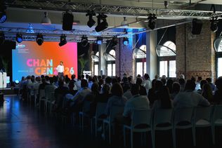 Bundesverband der Systemgastronomie, BdS, Systemgastronomie, Mitgliederversammlung 2026, SystemGastroConnect, Bürokratieabbau, Investitionen Gastronomie, Arbeitsplätze Gastronomie, Arbeitszeitgesetz, Fachkräftemangel, Mindestlohnkommission, Circana, Matthias Kutzer, Markus Suchert, Berlin