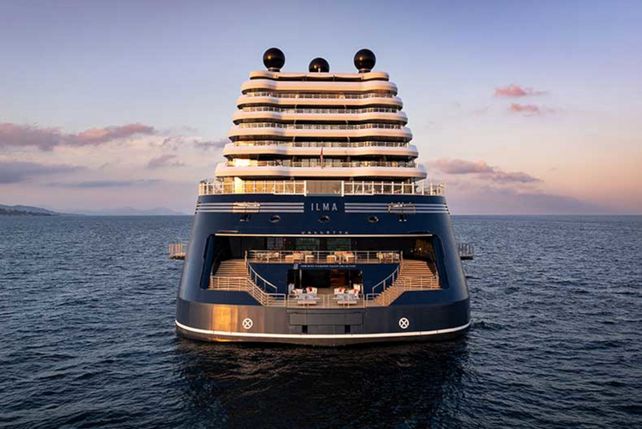 Ritz-Carlton Yacht 