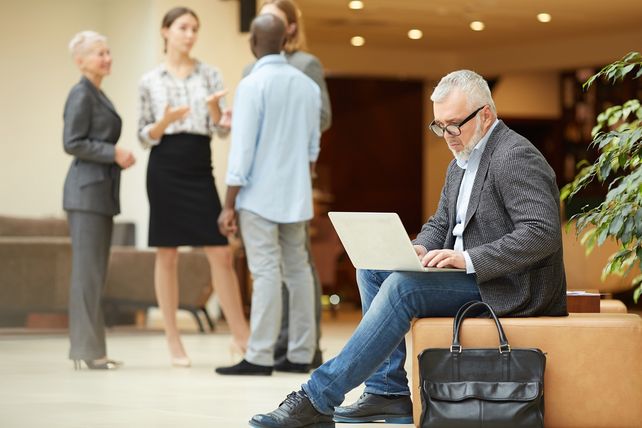 ReliaQuest, Hotel WLAN, WLAN-Sicherheit, DNS-Poisoning, Microsoft 365, Microsoft Entra ID, APT28, Fancy Bear, Forest Blizzard, Hotellerie, Cyberangriff, VPN