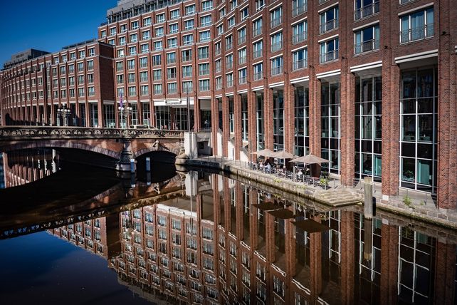 Steigenberger Hotel Hamburg, Fleetinsel, Union Investment, Amancio Ortega, Pontegadea Inversiones, Hotelimmobilie Hamburg, Luxushotel Verkauf, Inditex, Zara, Atos Klinik Fleetinsel, Hotelpachtvertrag