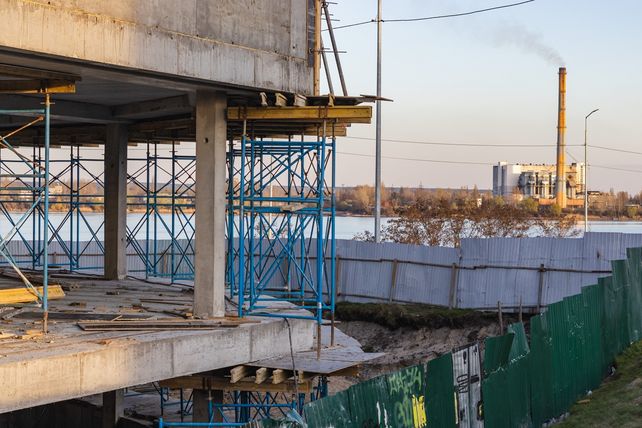 Bauen im Bestand, Neubau, Greyfield-Index, Bauwirtschaft, Immobilienwirtschaft, Hotelbranche, Gastronomie, Transformation, Gebäudebestand, Baugenehmigungen, Timm Sassen.