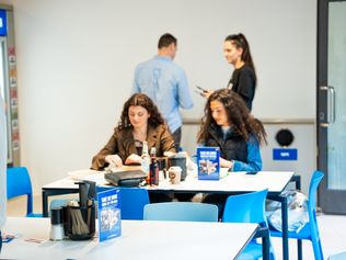 Gastro-Experiment in Berlin-Mitte: Juit testet Tiefkühl-Konzept mit Mikrowellen