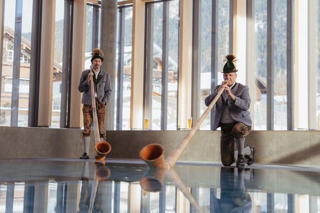 Oberstdorf, Allgäu, Therme Oberstdorf, Tourismus, Eröffnung, Wellness, Gesundheitstourismus, Wandern, Alpen, Regeneration, Kurort, Architektur, Wirtschaftsfaktor, Ganzjahresangebot