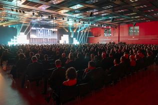 Thies Sponholz, Hotelier des Jahres 2026, The Fontenay Hamburg, Ingrid Hartges, Dehoga, ahgz, Hotelpreis, Gastgewerbe, Mainz, Deutscher Hotelkongress, Hospitality