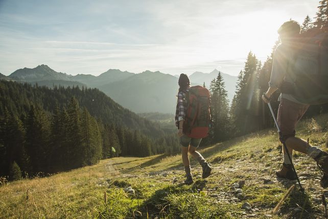 Airbnb, Tripadvisor Group, Viator, Airbnb Experiences, Tripadvisor Experiences, Reiseerlebnisse, Touren, Aktivitäten, Attraktionen, Brian Chesky, Airbnb Tripadvisor Partnerschaft