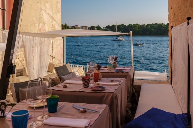 Spanien Rauchverbot, Restaurantterrassen Spanien, Rauchverbot Gastronomie, Rauchen Strände Spanien, Vapes Spanien, Tabakgesetz Spanien, Außengastronomie, Pedro Sánchez, Mónica García, Gesundheitspolitik Spanien