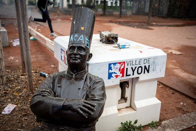 Jérôme Bocuse, Paul Bocuse, Statue Paul Bocuse, Krawalle Frankreich, Brasserie Le Sud, Brasseries Bocuse, Paul Maurice Morel, Ausgangssperren Frankreich, Gelbwesten, französische Regierung