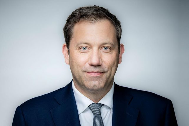 Gastronomie, Mehrwertsteuer, Pendlerpauschale, Steuerentlastung, Lars Klingbeil, Bundesrat, unionsgeführte Länder, Finanzminister, Ehrenamtspauschale, Steuerausfälle, Umsatzrückgang, Gastgewerbe, Beschäftigungsabbau, Destatis, DATEV, Hotellerie, DEHOGA