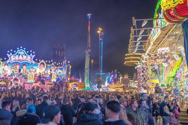 Cannstatter Volksfest, Wasen, Stuttgart, Besucherzahlen, Bilanz, Wasenboje, Gastronomie, Hotellerie, in.Stuttgart, Wasenboje, Sicherheitskonzept, Albdorf, Mehrwegbechersystem, Schaustellerverband