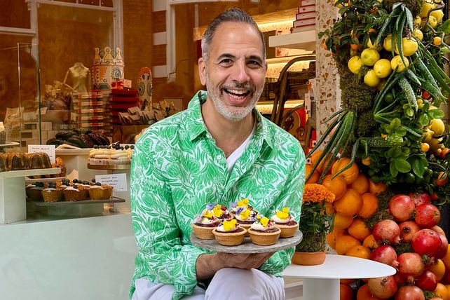 Yotam Ottolenghi, Ottolenghi, Simple Too, Kochbuch, neues Kochbuch, einfach kochen, Kochen, Spitzenkoch, Gastronomie, Restaurants, London, Lieferdienst, Essenslieferung, bewusste Ernährung, deutsche Küche, Ottolenghi Deutschland, München, Köln