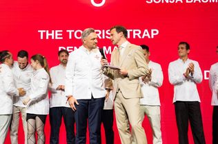 Michelin Guide Deutschland 2026, Michelin Sterne 2026, Michelin Verleihung, Michelin Preisverleihung, Michelin Gala, Sternerestaurants Deutschland, Michelin Sterne Restaurants, Drei Sterne Restaurant, Zwei Sterne Restaurant, Ein Stern Restaurant, Gastronomie Deutschland, Spitzenküche, Fine Dining, Gourmetrestaurants, Sternekoch, Sterneküche, Michelin Guide, Restaurantführer, Gastronomie Awards, Bildergalerie Michelin, Michelin Gewinner 2026, Restaurant Auszeichnungen, deutsche Spitzengastronomie, L.A. Jordan Deidesheim, Michelin Deutschland, Gourmetküche Deutschland, Michelin Sternevergabe,