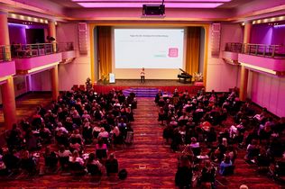 Frauenforum Foodservice 2025, Food-Branche, Gastronomie, Hotellerie, Lebensmittelwirtschaft, Female Leadership, Netzwerken, lebenslanges Lernen, Diversität, Fachkräftemangel, Gunilla Hirschberger, Marlies Head, Grand Elysée Hamburg, AllBright Stiftung, Führungspositionen, Karriere Frauen