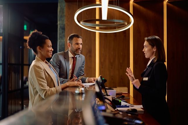 Mews, KI Hotels, künstliche Intelligenz Hotellerie, Hotelstudie KI, Hotelautomation, Check-in Hotels, Hotelmanagementsystem, KI Gastgewerbe, Hotelbetrieb Digitalisierung