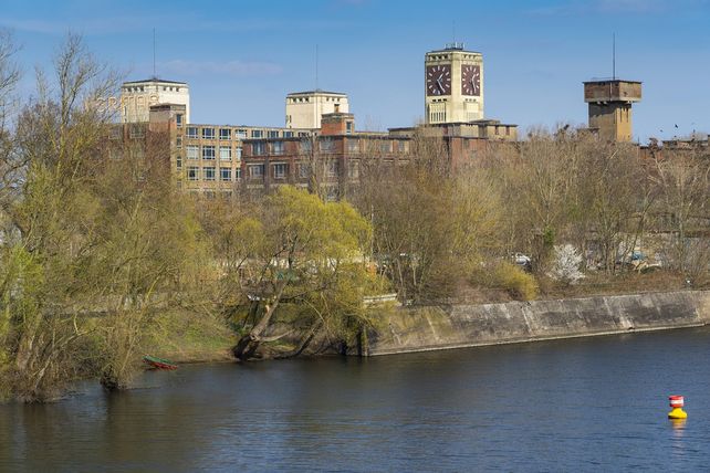 Singer-Hotel, Veritas Park, Wittenberge, Nähmaschinenwerk, Stadtentwicklung, Brandenburg, Prignitz, Landesgartenschau 2027, Nachhaltigkeit, CO₂-neutral, Solarenergie, Hotelprojekt, Renaud Vercouter, Andra Schumann