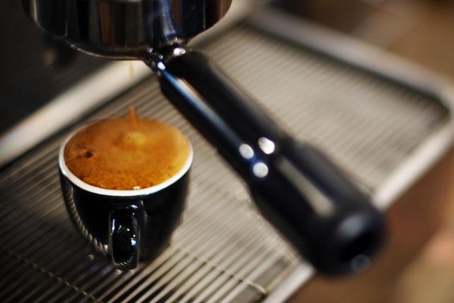 Espresso Preis Restaurant, Kaffee Gastronomie, Cappuccino Preis Deutschland, Kaffeepreise 2026, Gästeverhalten Restaurant, Kaffee im Café, Gastronomie Deutschland, Kaffeeumfrage, Kaffeekonsum Deutschland, Tchibo Kaffeereport