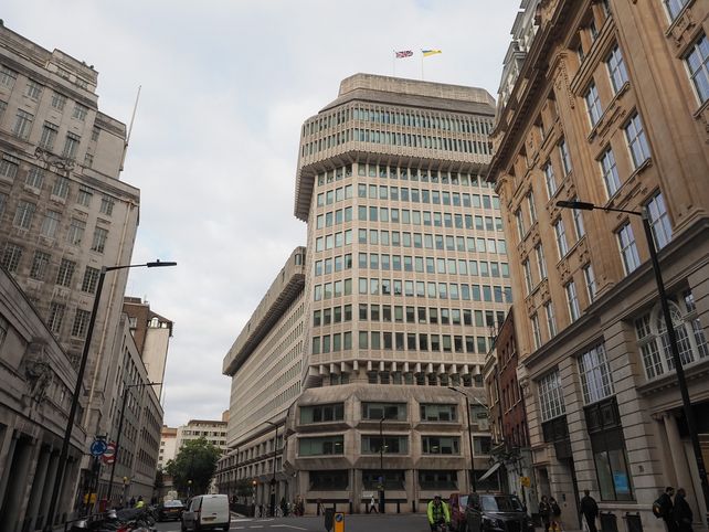 Arora Group, Queen Anne’s Mansions, 102 Petty France, Ministry of Justice London, Landsec, Hotelimmobilien London, Büroimmobilien Verkauf, Hotelentwicklung London, Hotellerie UK, B&B Hotels UK, Luton Hoo Hotel, Fairmont Hotels UK