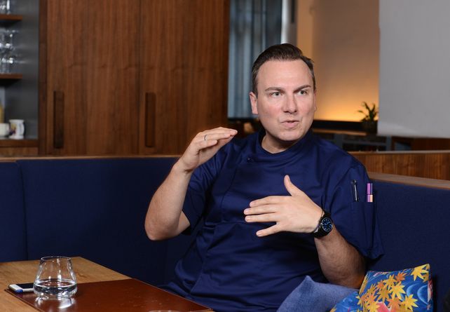 Tim Raue, Cicero Podcast, Gastronomie, Politik, Leistungsbereitschaft, Berufspolitiker, Interview, Hotellerie, Sternekoch, Gastronomiebranche, Deutschland, Gesellschaft, Tim Raue Zitat